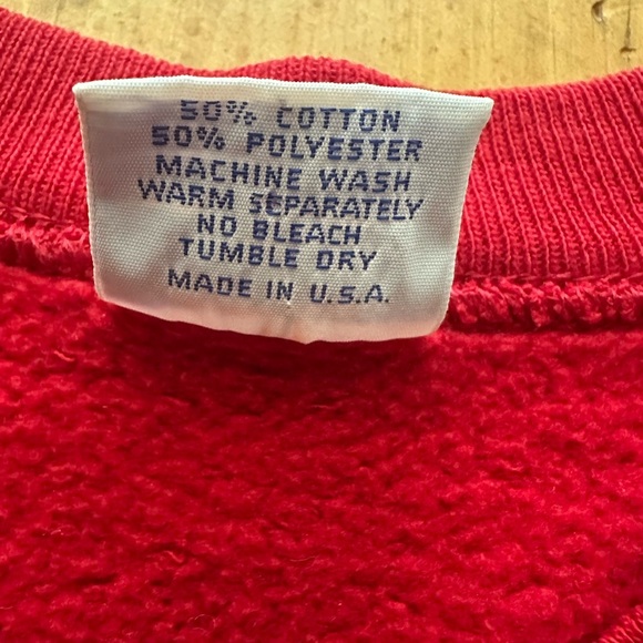Crazy Shirts Red Vintage Crewneck Sweater with Sailboat Motif Size M Made in USA - Picture 4 of 7